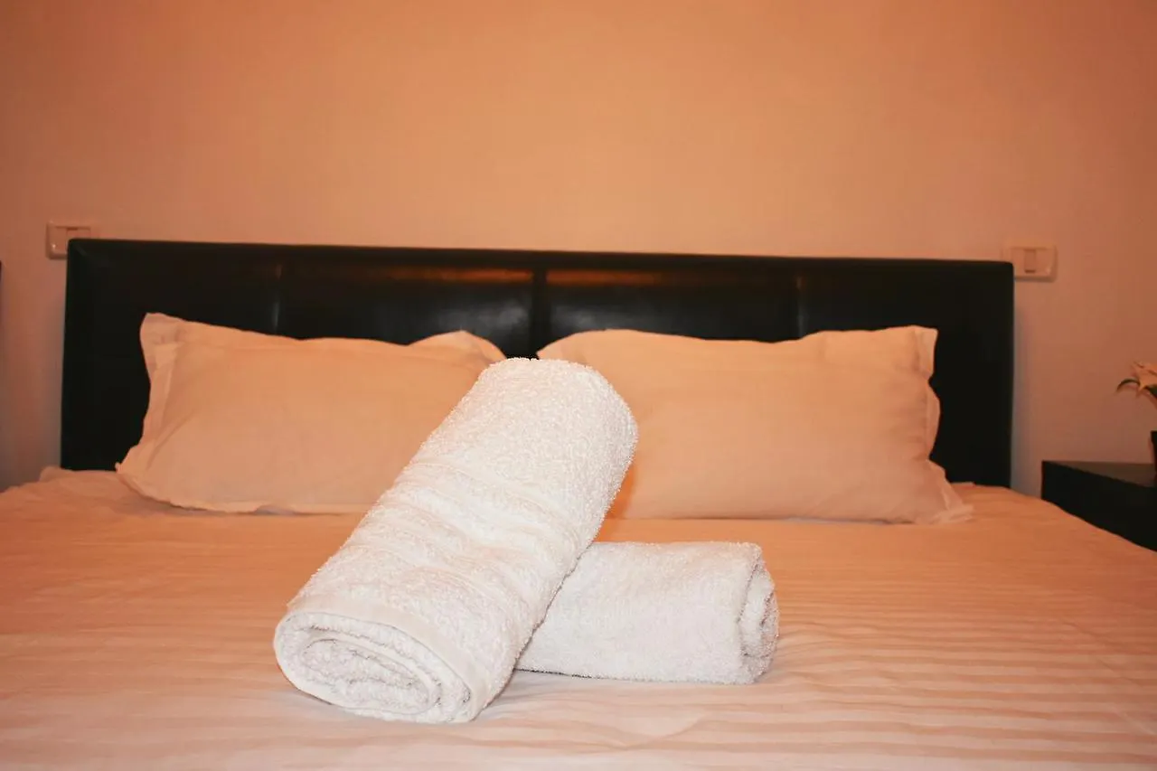 Grand Central Accommodation - Beldiman Bucarest 0*,